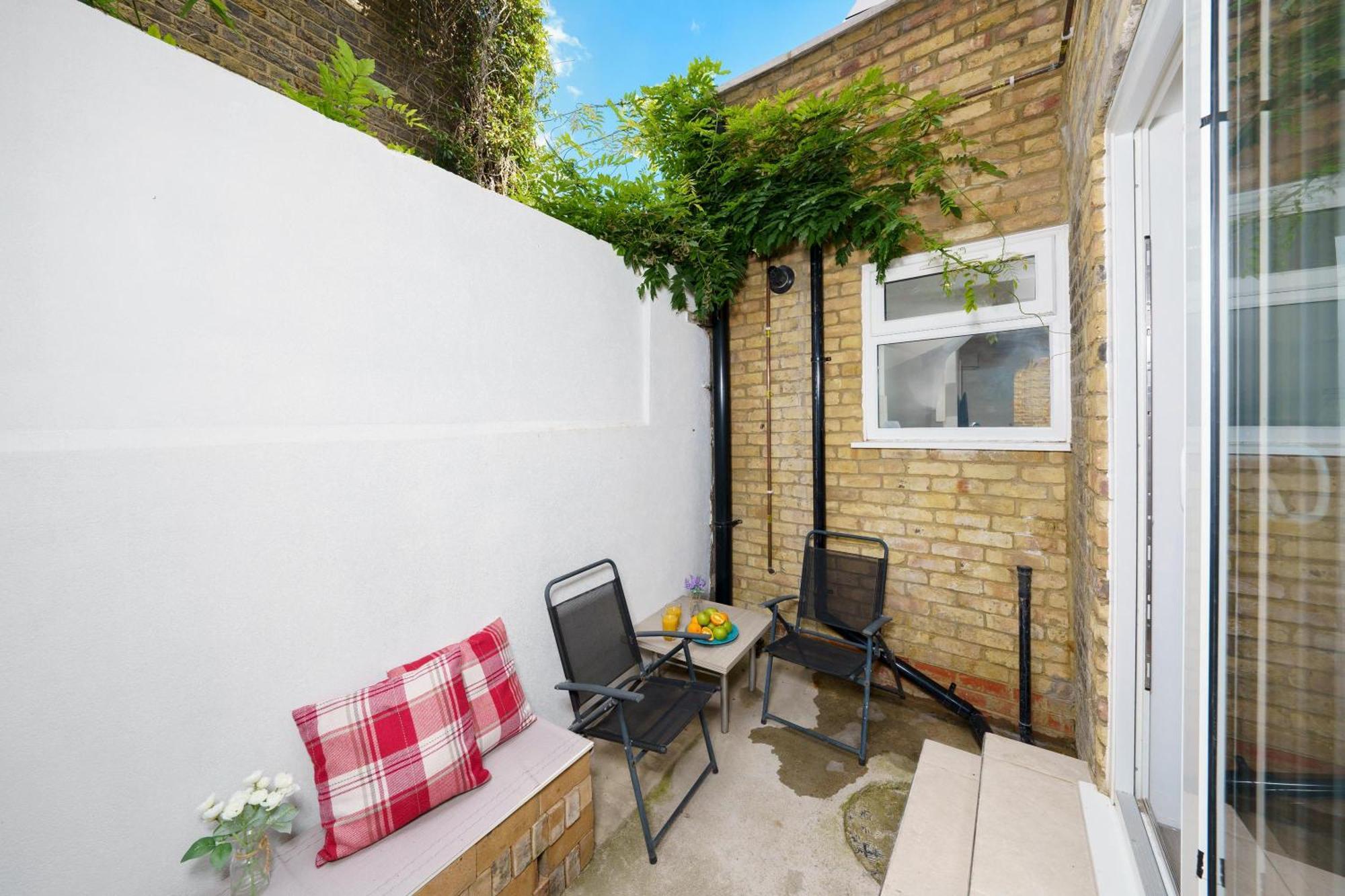 Modern Apartment In South West London Exterior photo